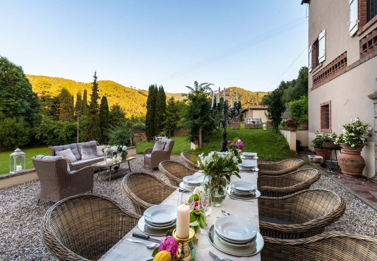 Villa in Vorno - VILLA VIOLA - Residenze Seicento - An historic Villa with Garden close to Lucca with Air Conditioning