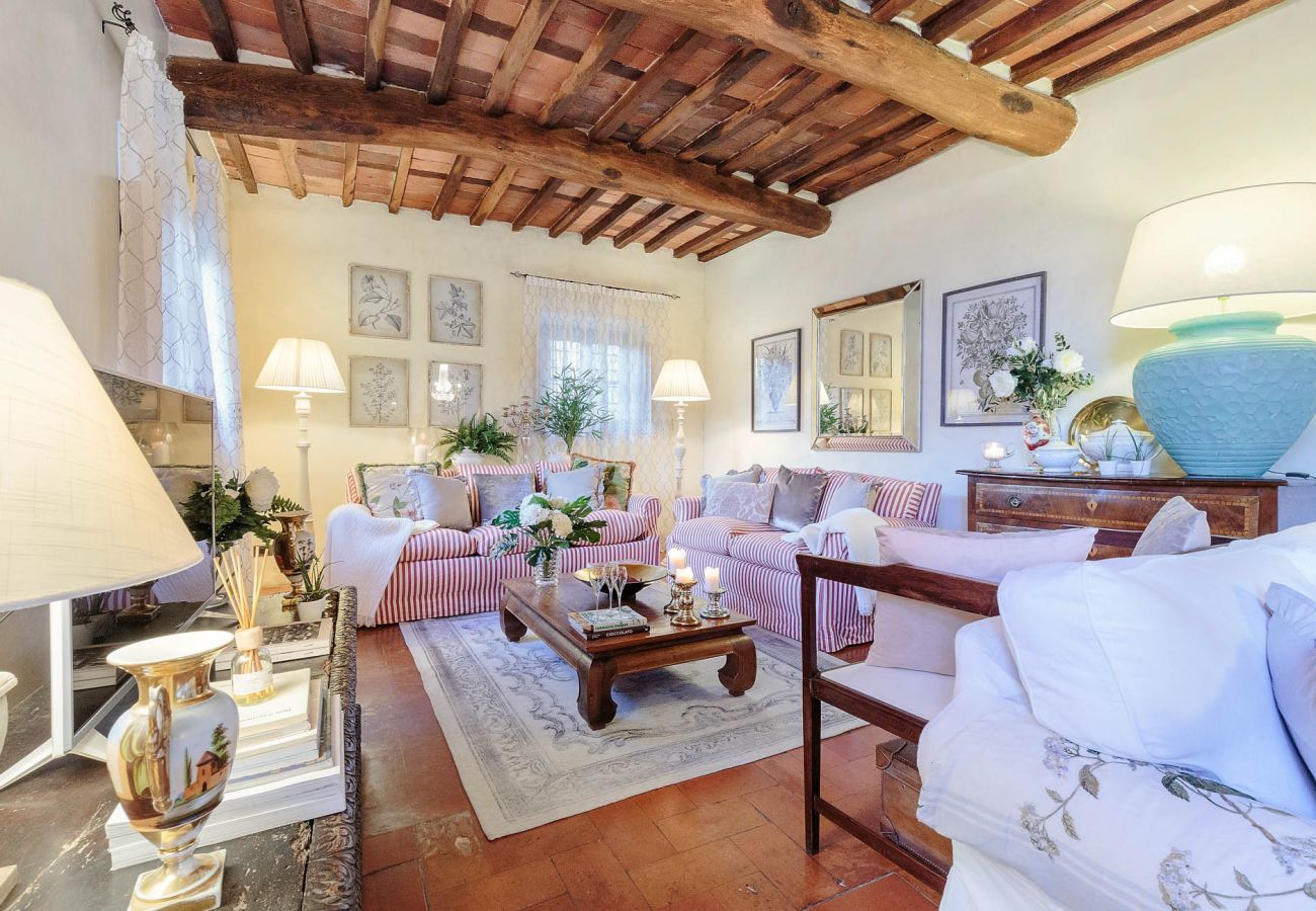 Villa in Vorno - VILLA VIOLA - Residenze Seicento - An historic Villa with Garden close to Lucca with Air Conditioning