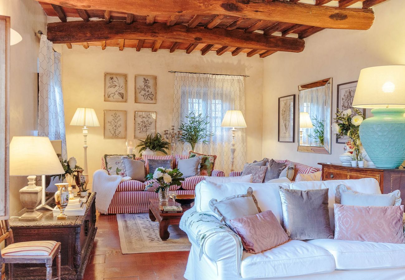 Villa in Vorno - VILLA VIOLA - Residenze Seicento - An historic Villa with Garden close to Lucca with Air Conditioning