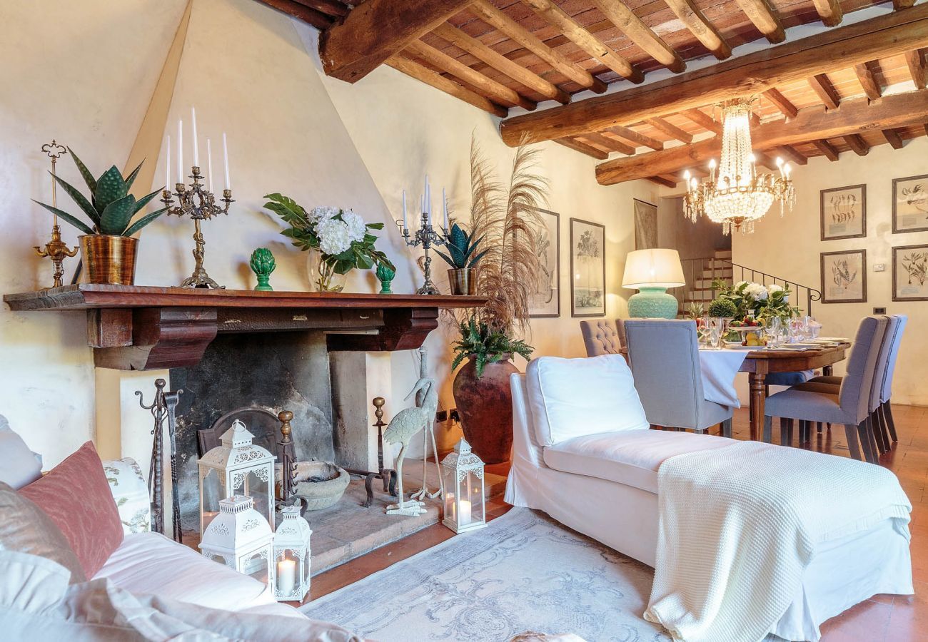 Villa in Vorno - VILLA VIOLA - Residenze Seicento - An historic Villa with Garden close to Lucca with Air Conditioning