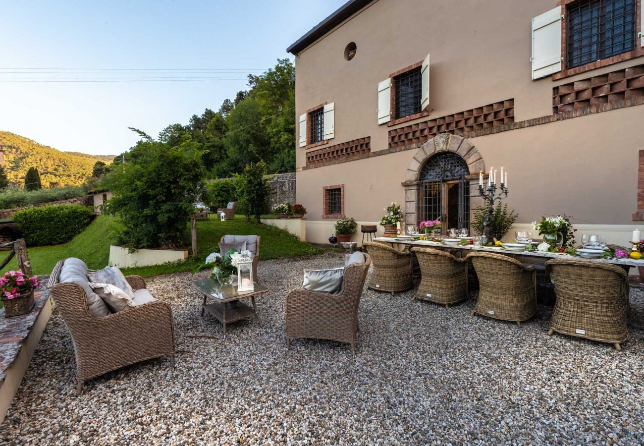 Villa in Vorno - VILLA VIOLA - Residenze Seicento - An historic Villa with Garden close to Lucca with Air Conditioning