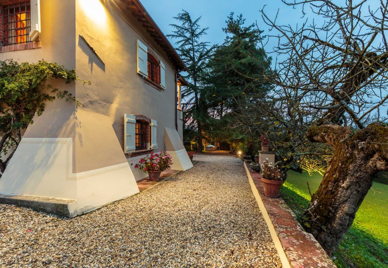 Villa in Vorno - VILLA VIOLA - Residenze Seicento - An historic Villa with Garden close to Lucca with Air Conditioning