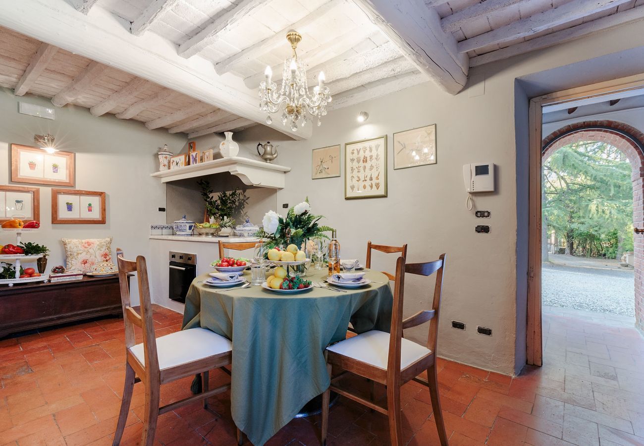 Villa in Vorno - VILLA VIOLA - Residenze Seicento - An historic Villa with Garden close to Lucca with Air Conditioning