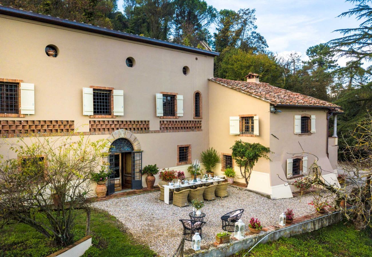 Villa in Vorno - VILLA VIOLA - Residenze Seicento - An historic Villa with Garden close to Lucca with Air Conditioning