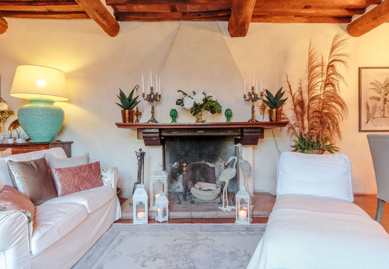 Villa in Vorno - VILLA VIOLA - Residenze Seicento - An historic Villa with Garden close to Lucca with Air Conditioning