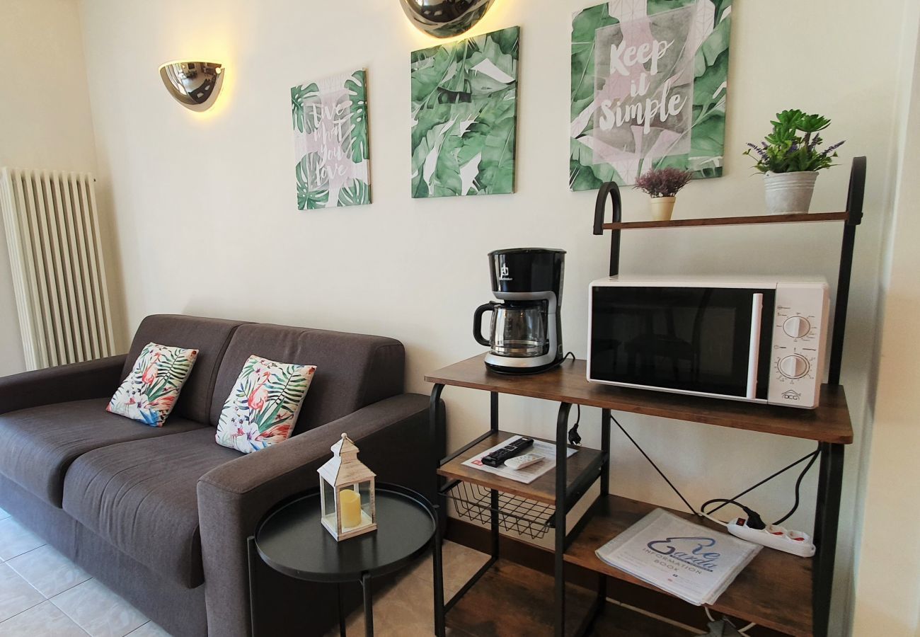 Apartment in Bardolino - Regarda - Bardolino in 2 central apartment with pool and air conditioning