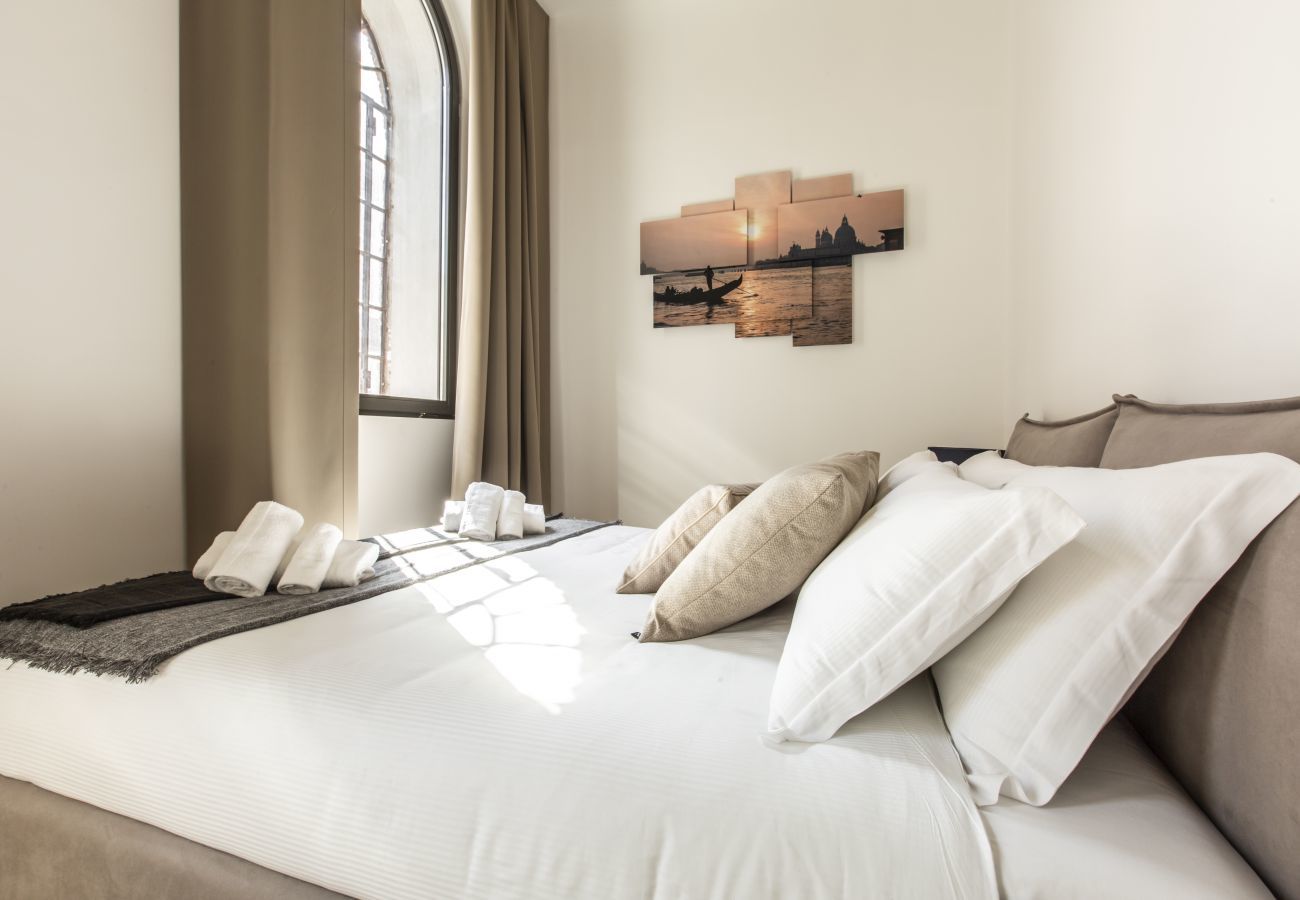 Apartment in Venice - Elegant Fornasa Vecia Canal View R&R