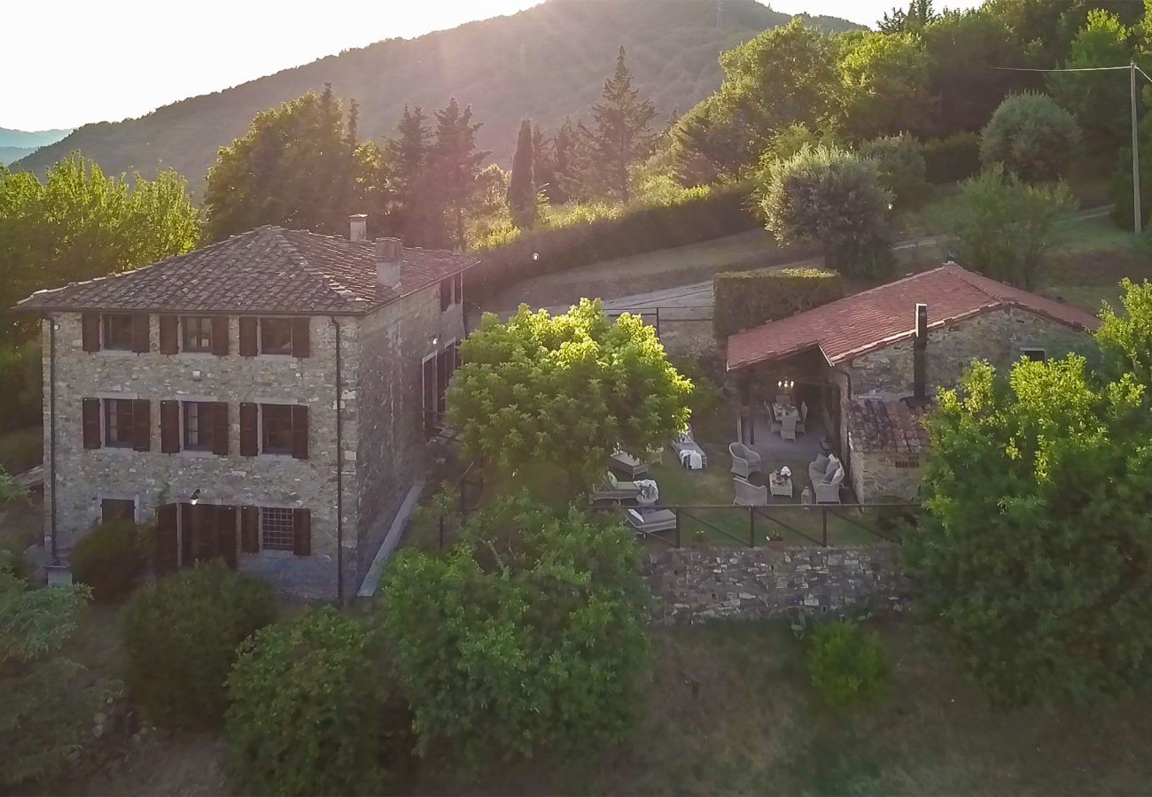 Villa in Lucca - CASALE OLIVA Romantic Hilltop Stone Farmhouse