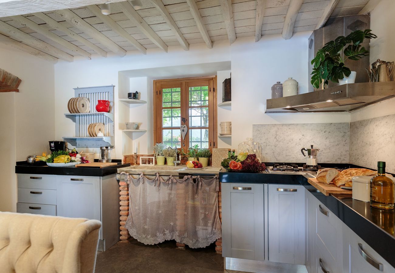 Villa in Camaiore - VILLA BEN, a Stylish Farmhouse with Private Pool and Amazing Views in Camaiore