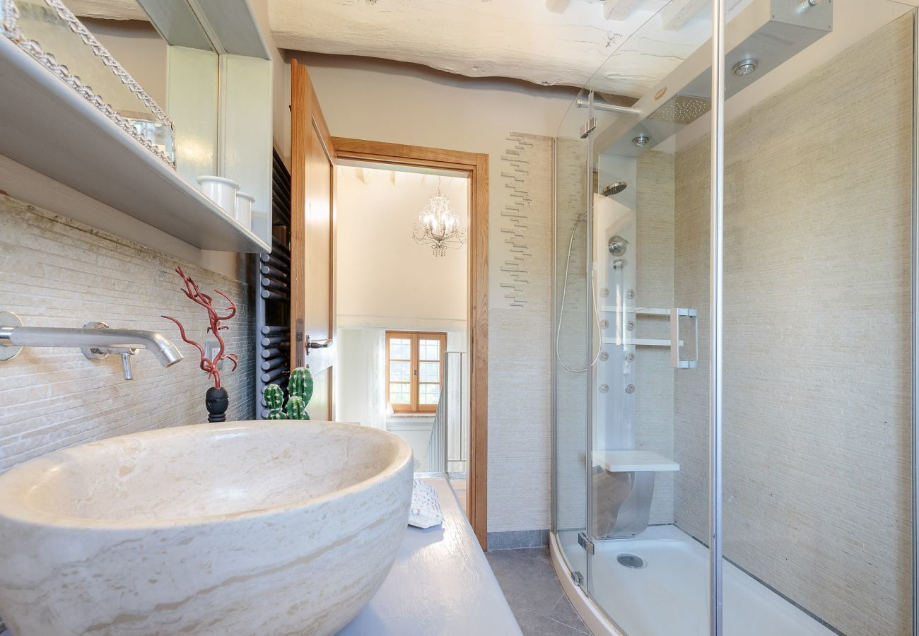 Villa in Camaiore - VILLA BEN, a Stylish Farmhouse with Private Pool and Amazing Views in Camaiore