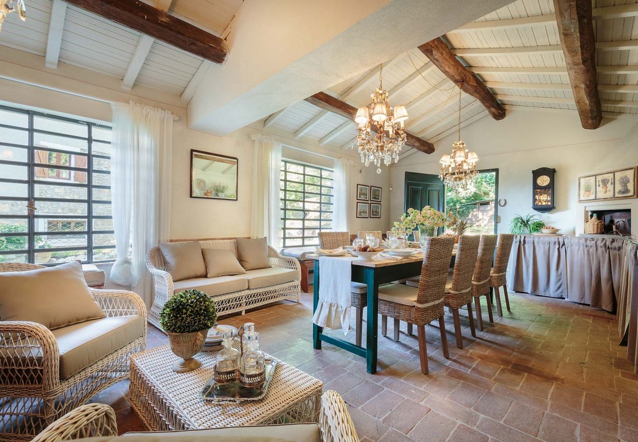Villa in Lucca - BOCCIOLO FARMHOUSE with POOL, 5 mins to Lucca Town