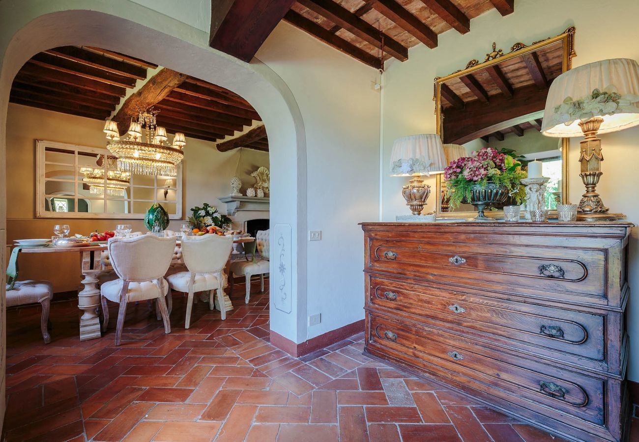 Villa in Lucca - BOCCIOLO FARMHOUSE with POOL, 5 mins to Lucca Town