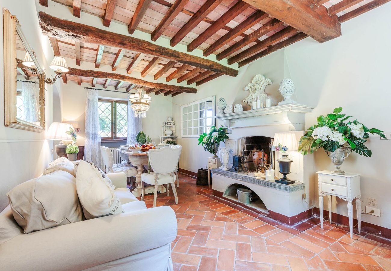 Villa in Lucca - BOCCIOLO FARMHOUSE with POOL, 5 mins to Lucca Town