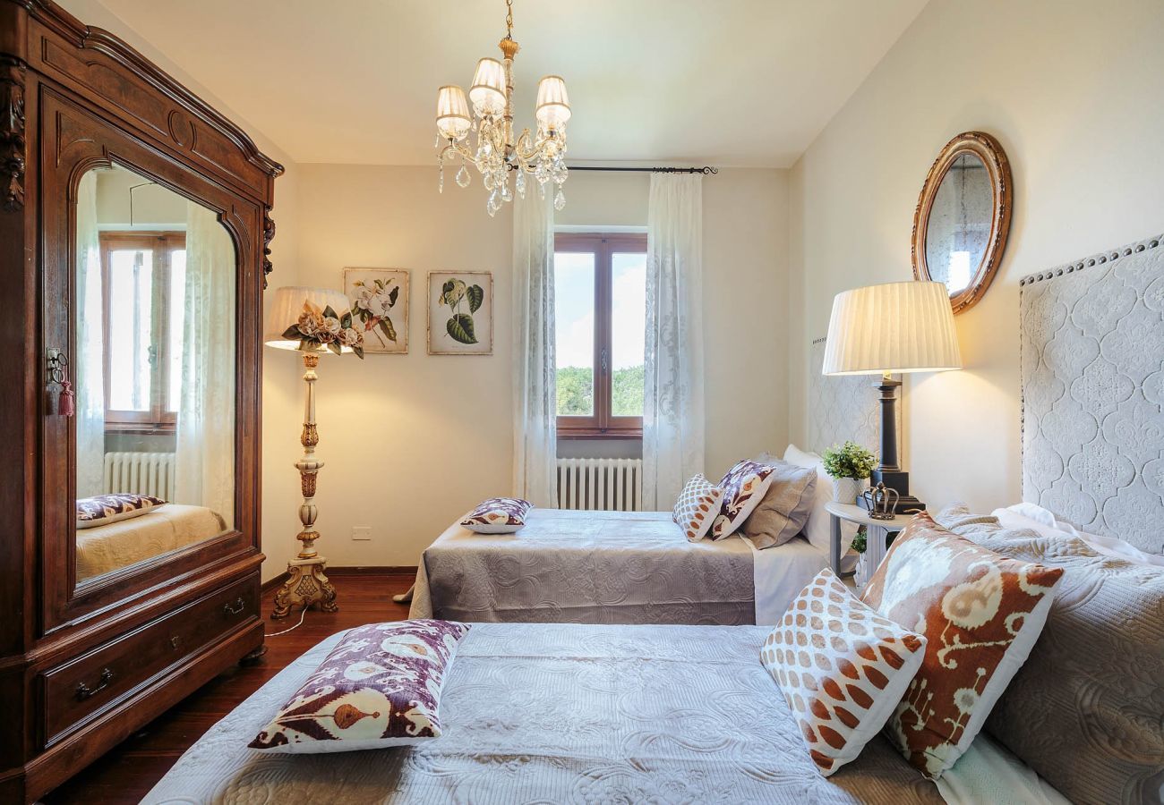 Villa in Lucca - BOCCIOLO FARMHOUSE with POOL, 5 mins to Lucca Town