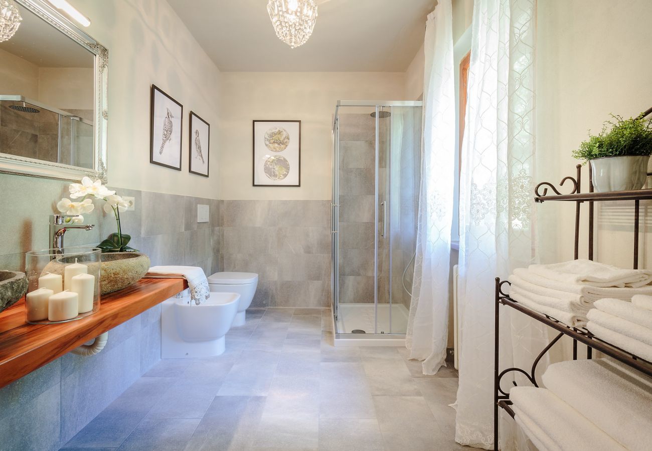 Villa in Lucca - BOCCIOLO FARMHOUSE with POOL, 5 mins to Lucca Town