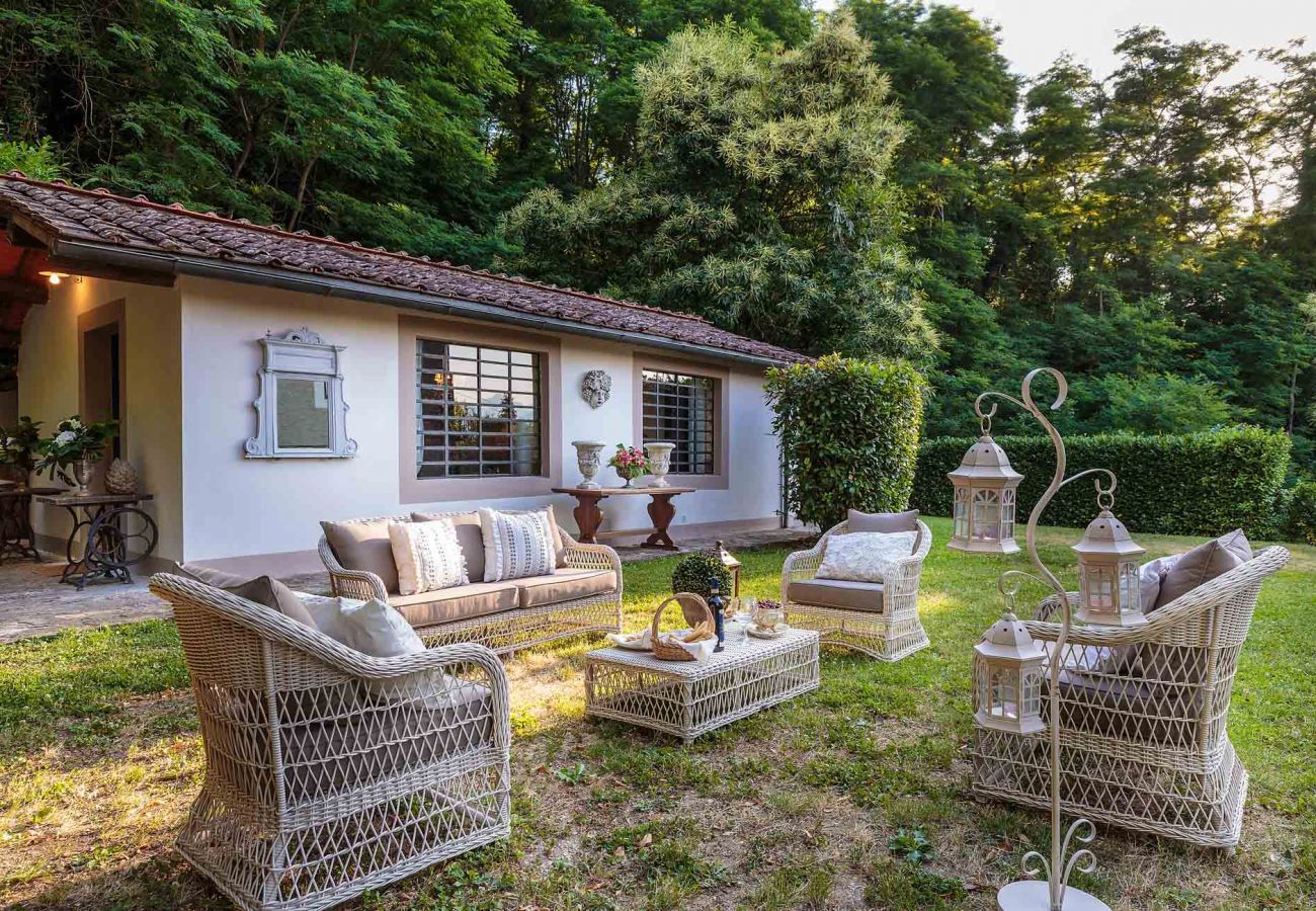 Villa in Lucca - BOCCIOLO FARMHOUSE with POOL, 5 mins to Lucca Town