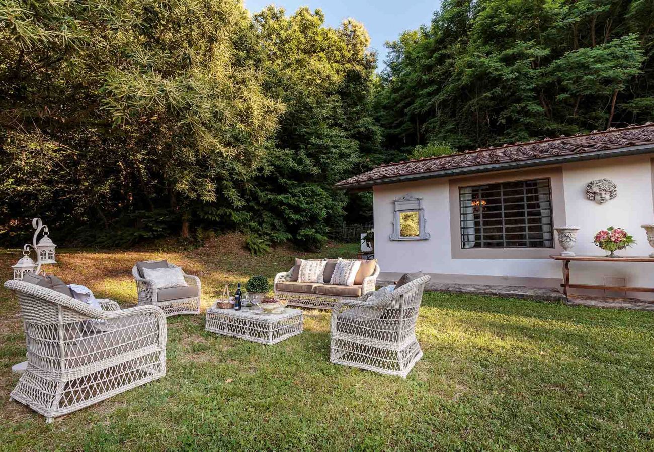 Villa in Lucca - BOCCIOLO FARMHOUSE with POOL, 5 mins to Lucca Town