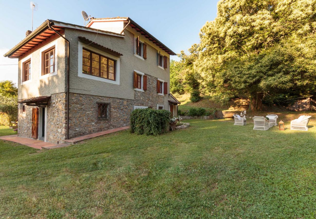 Villa in Lucca - BOCCIOLO FARMHOUSE with POOL, 5 mins to Lucca Town