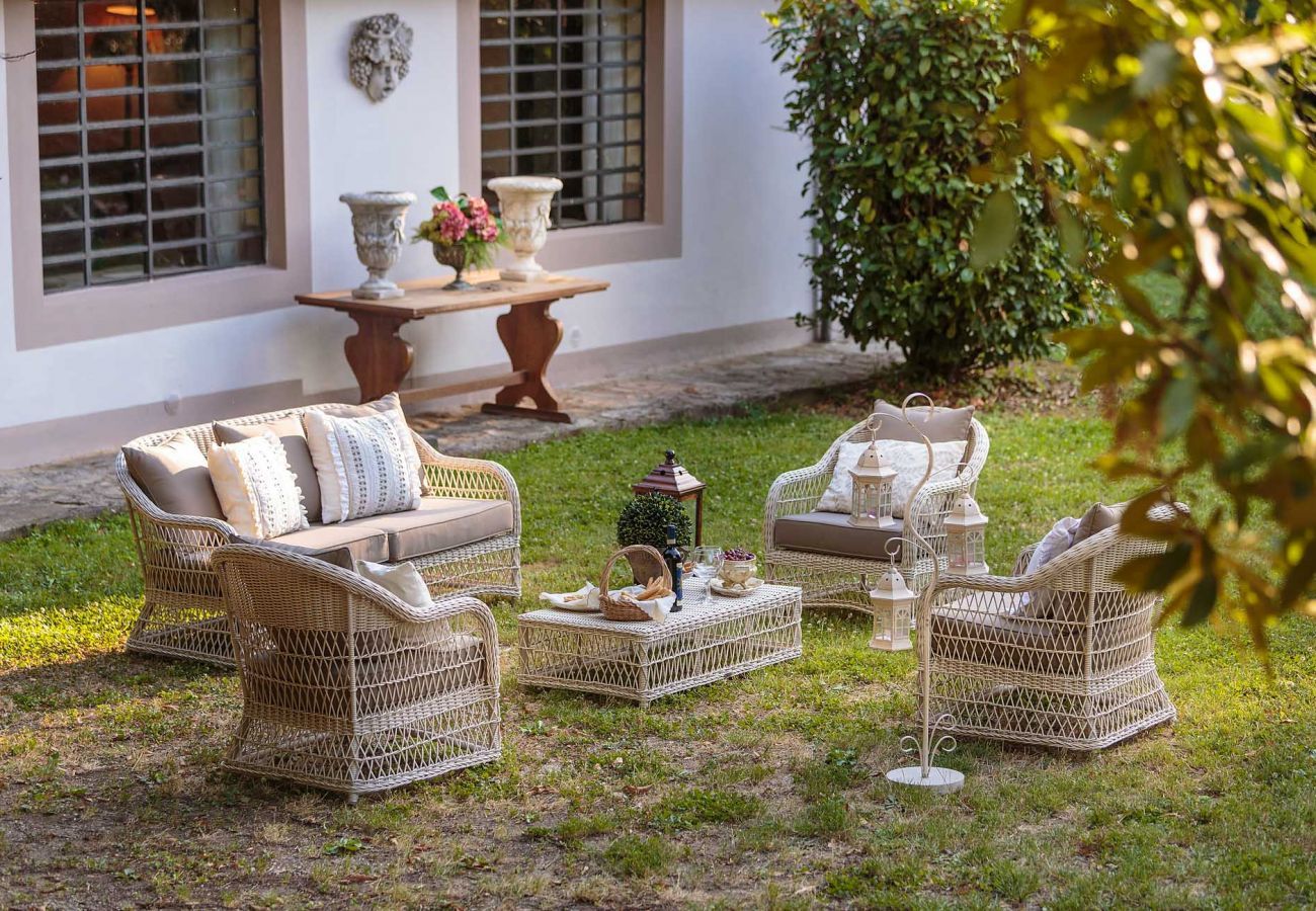 Villa in Lucca - BOCCIOLO FARMHOUSE with POOL, 5 mins to Lucca Town