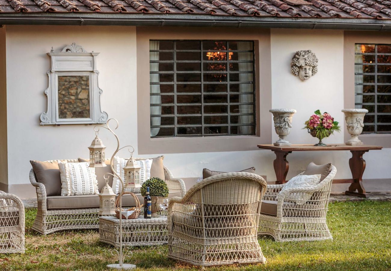 Villa in Lucca - BOCCIOLO FARMHOUSE with POOL, 5 mins to Lucca Town