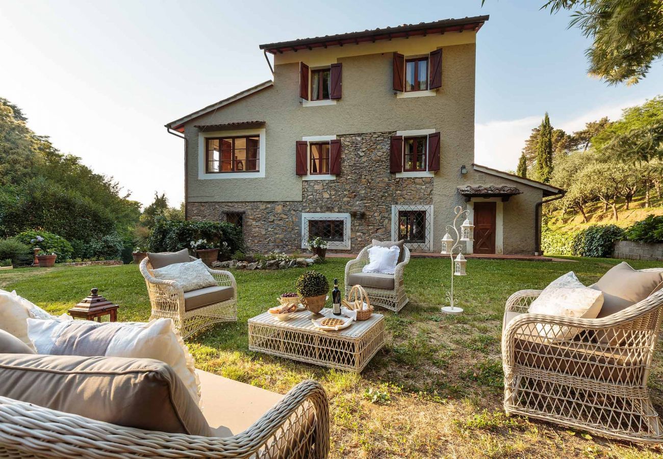 Villa in Lucca - BOCCIOLO FARMHOUSE with POOL, 5 mins to Lucca Town