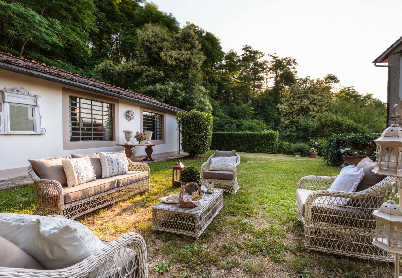 Villa in Lucca - BOCCIOLO FARMHOUSE with POOL, 5 mins to Lucca Town