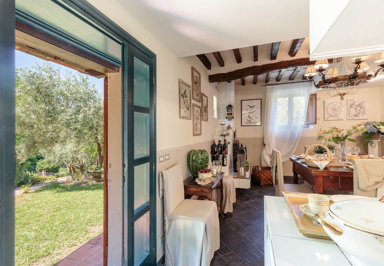 Villa in Lucca - BOCCIOLO FARMHOUSE with POOL, 5 mins to Lucca Town