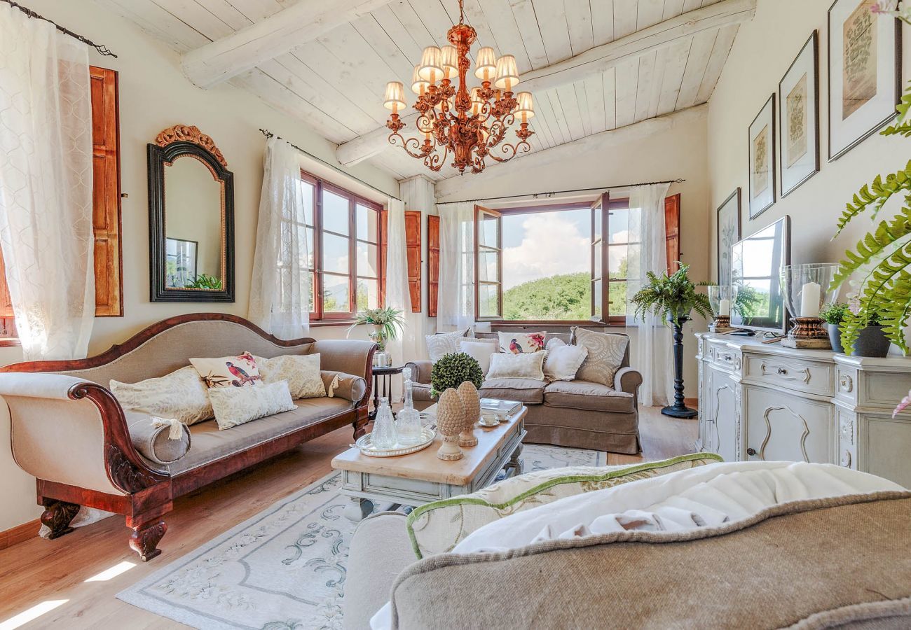 Villa in Lucca - BOCCIOLO FARMHOUSE with POOL, 5 mins to Lucca Town