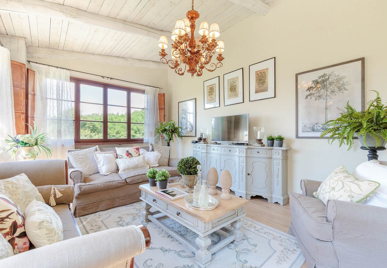 Villa in Lucca - BOCCIOLO FARMHOUSE with POOL, 5 mins to Lucca Town