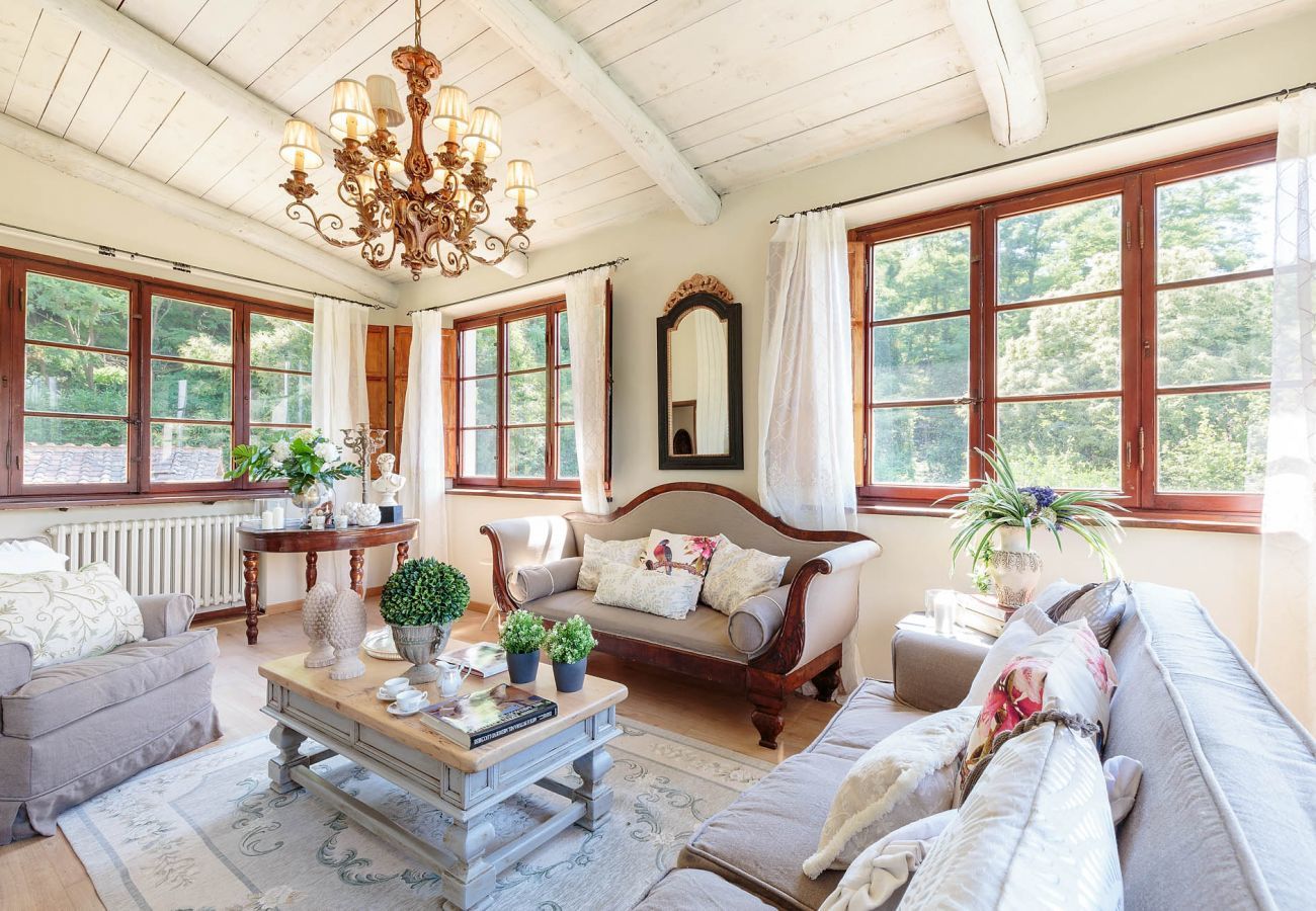 Villa in Lucca - BOCCIOLO FARMHOUSE with POOL, 5 mins to Lucca Town