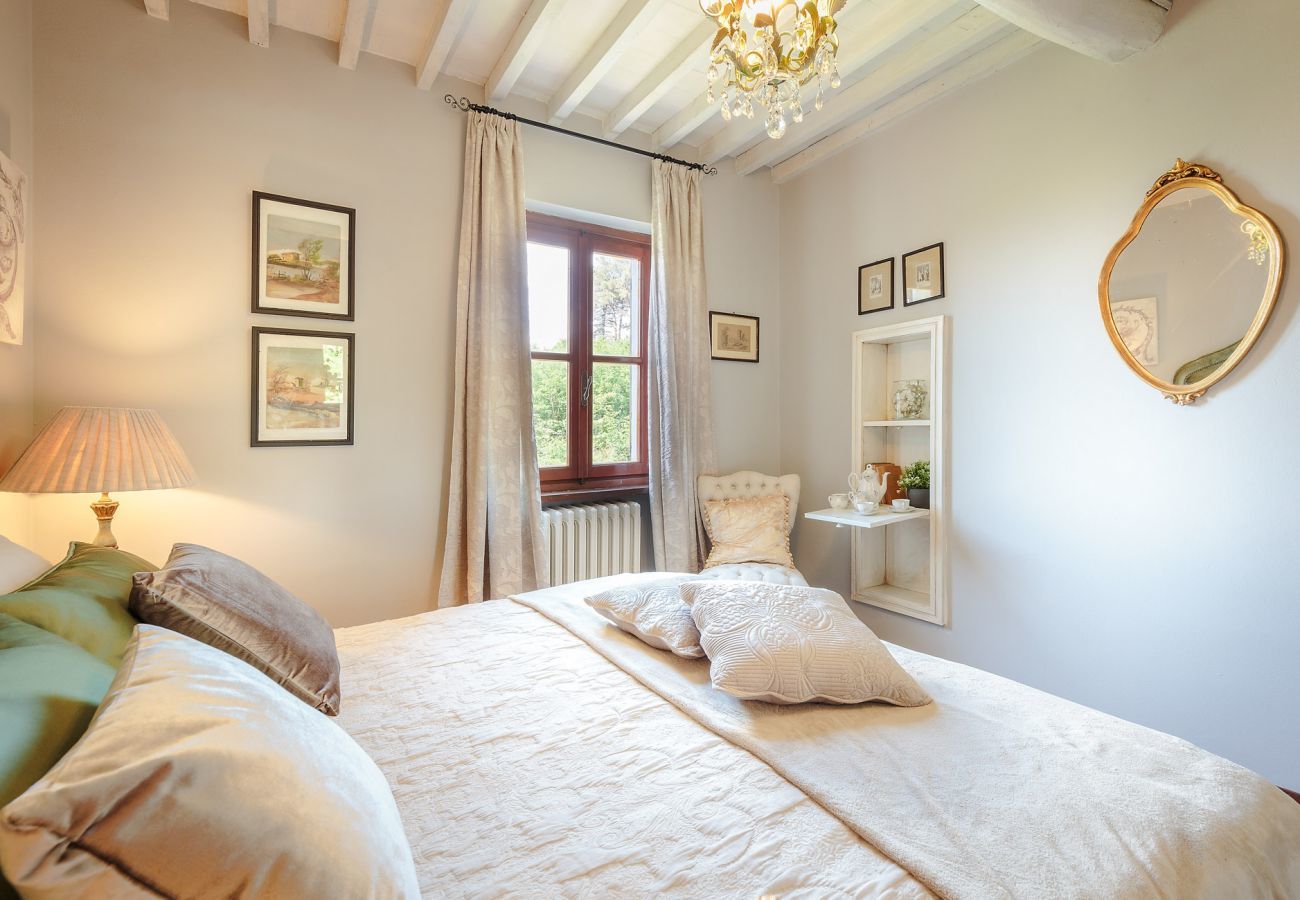 Villa in Lucca - BOCCIOLO FARMHOUSE with POOL, 5 mins to Lucca Town