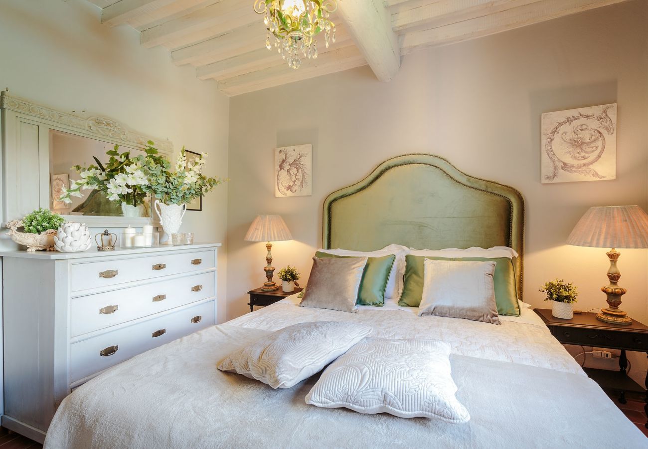 Villa in Lucca - BOCCIOLO FARMHOUSE with POOL, 5 mins to Lucca Town