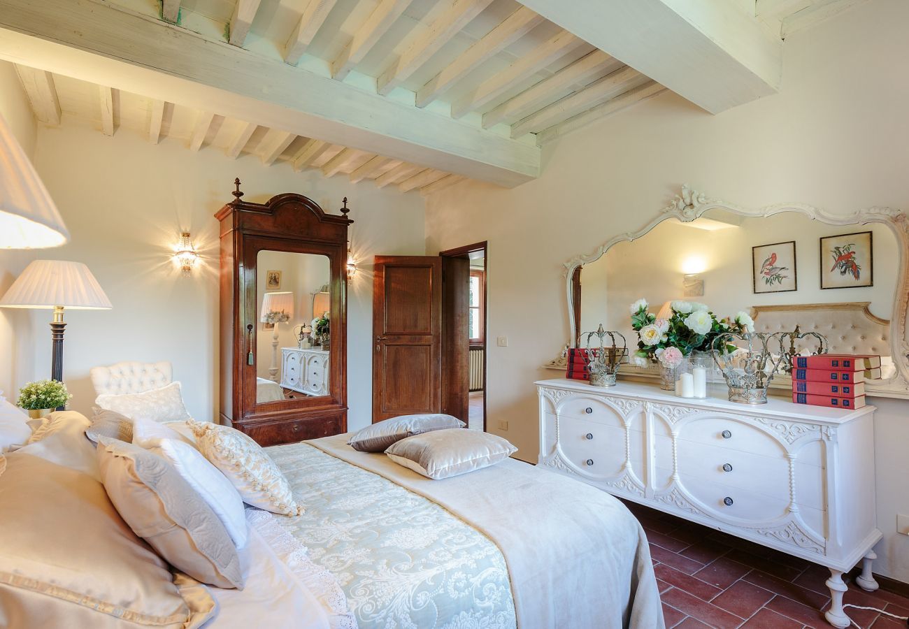 Villa in Lucca - BOCCIOLO FARMHOUSE with POOL, 5 mins to Lucca Town