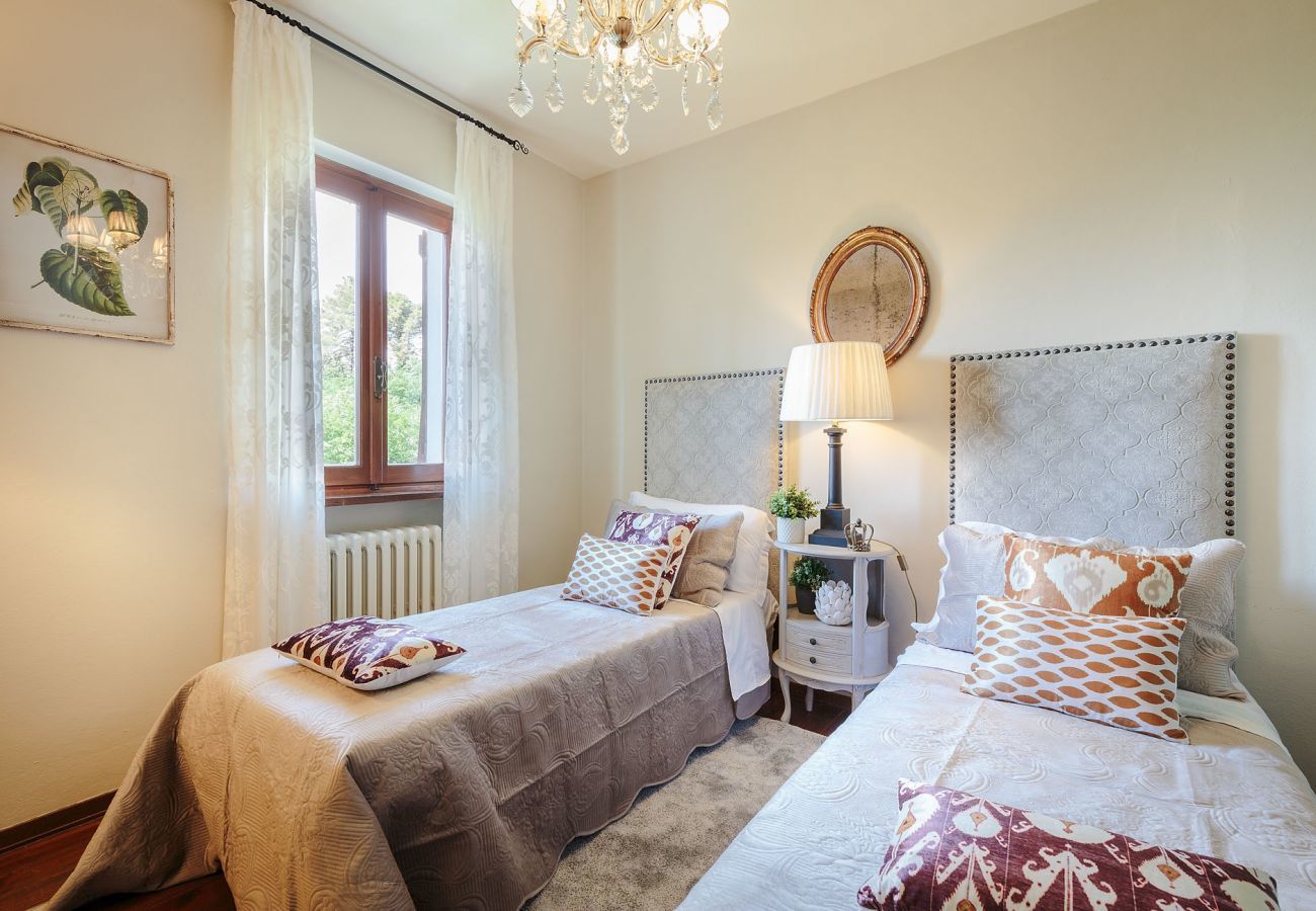 Villa in Lucca - BOCCIOLO FARMHOUSE with POOL, 5 mins to Lucca Town