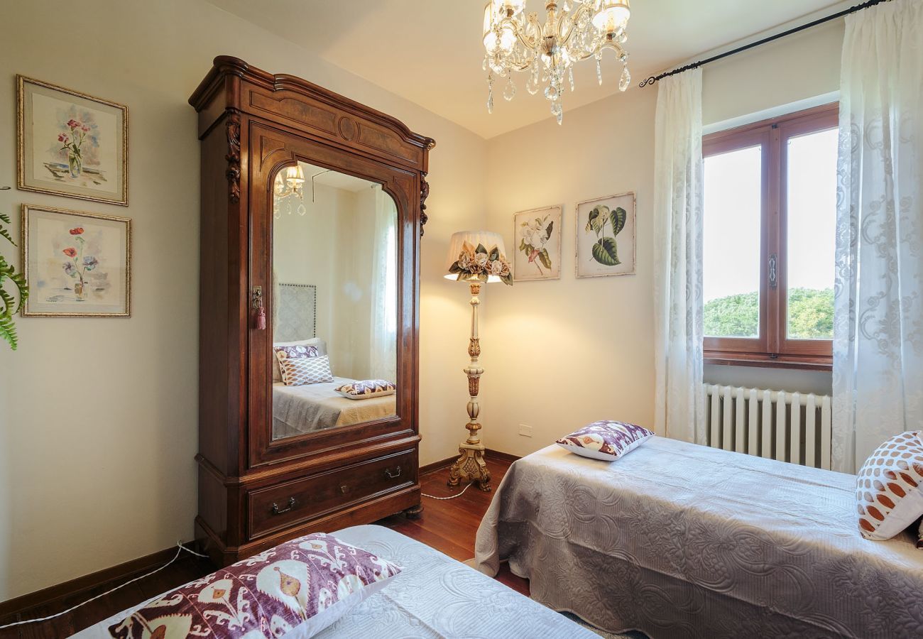 Villa in Lucca - BOCCIOLO FARMHOUSE with POOL, 5 mins to Lucca Town