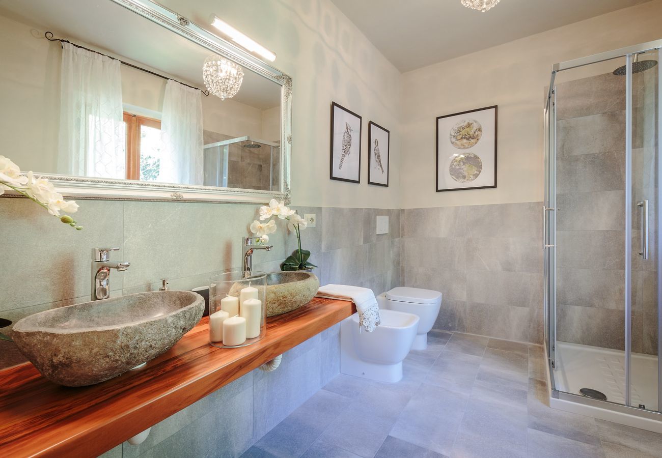 Villa in Lucca - BOCCIOLO FARMHOUSE with POOL, 5 mins to Lucca Town