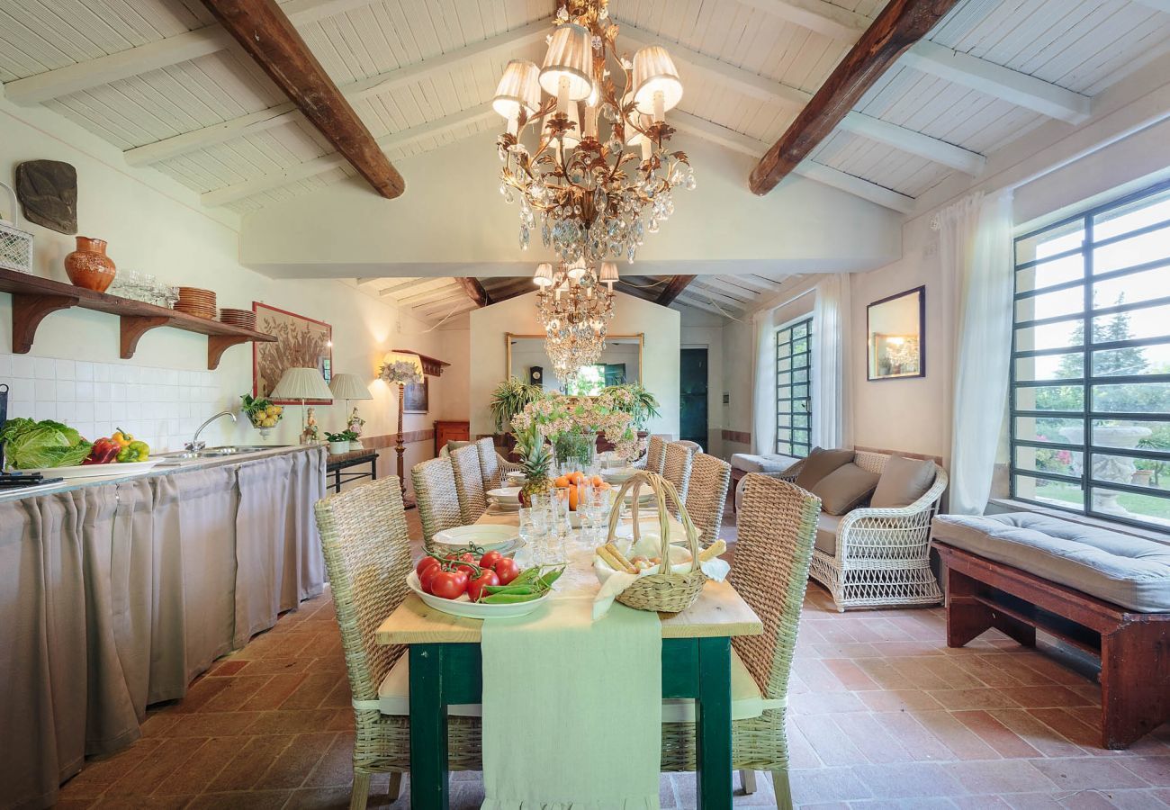 Villa in Lucca - BOCCIOLO FARMHOUSE with POOL, 5 mins to Lucca Town