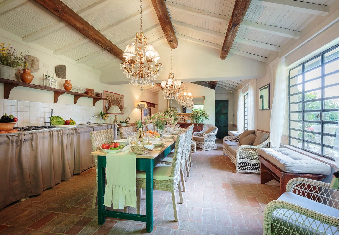 Villa in Lucca - BOCCIOLO FARMHOUSE with POOL, 5 mins to Lucca Town