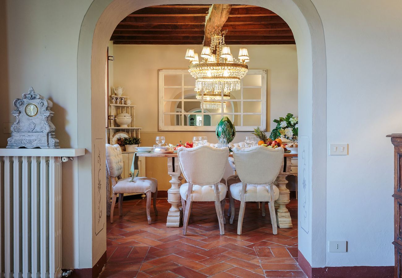 Villa in Lucca - BOCCIOLO FARMHOUSE with POOL, 5 mins to Lucca Town