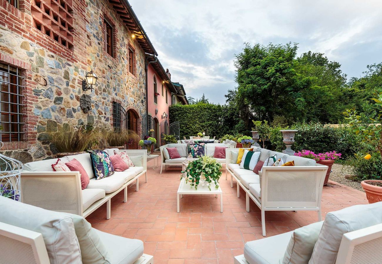 Villa in Orentano - 11 bedrooms Luxury Farmhouse, Private Pool, Jacuzzi, Private Tennis