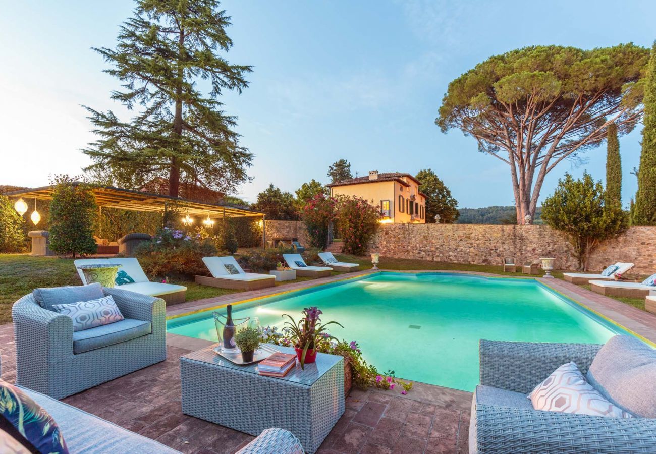 Villa in Lucca - RENAISSANCE WINERY VILLA AMONG THE VINEYARDS, 9 BEDROOMS, 7 BATHS, WIFI, AIR CON