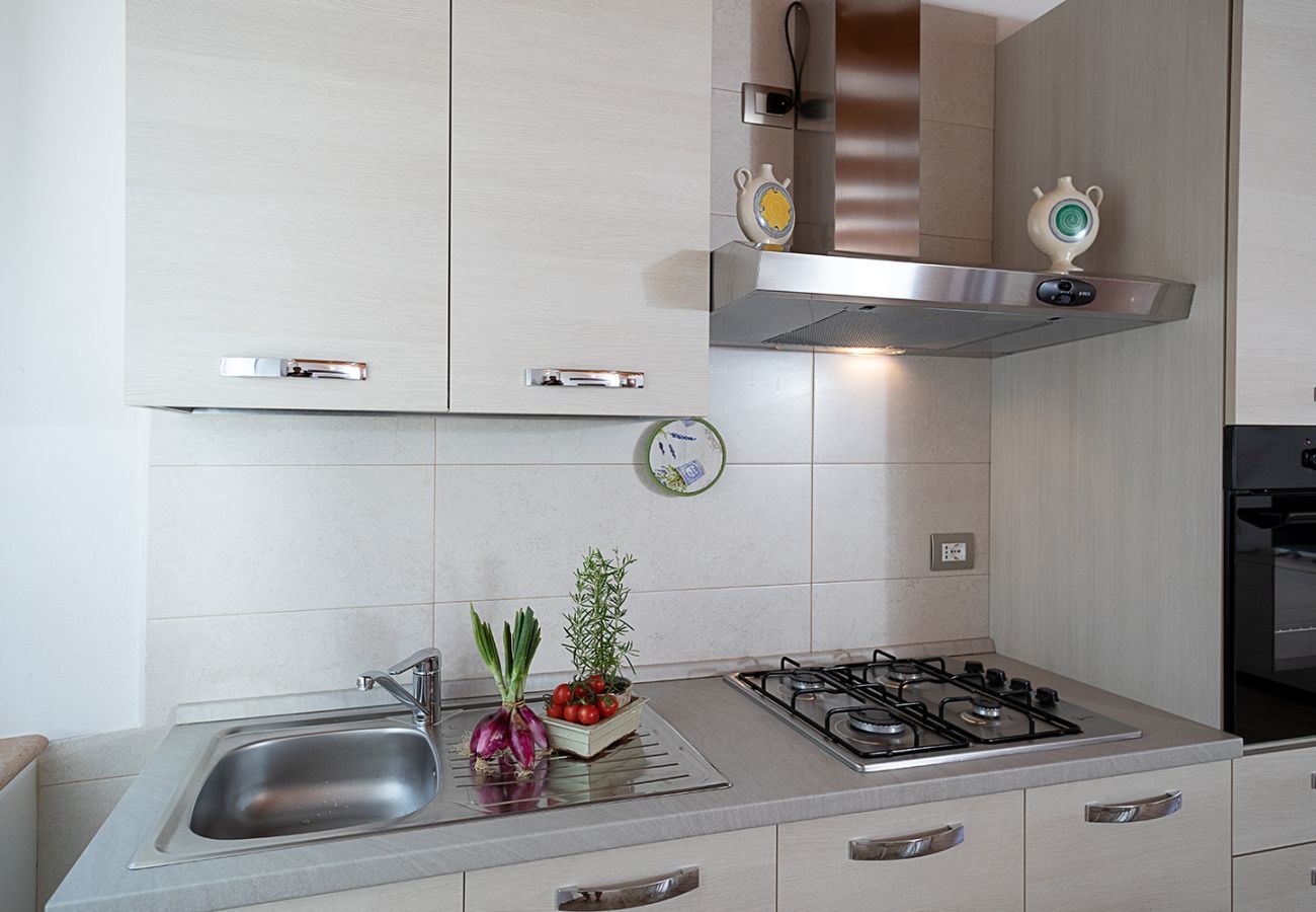 House in Bardolino - Regarda - Romantic apartment Casa Rossa 1 with wifi, air conditioning