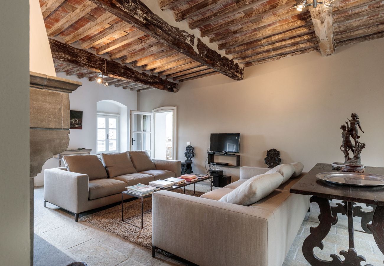 Villa in Pescaglia - PALAZZO GIUSTI: Understated Luxury with a Welcoming Ambience on the Hills of Lucca