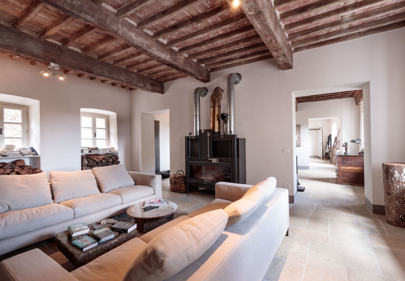 Villa in Pescaglia - PALAZZO GIUSTI: Understated Luxury with a Welcoming Ambience on the Hills of Lucca