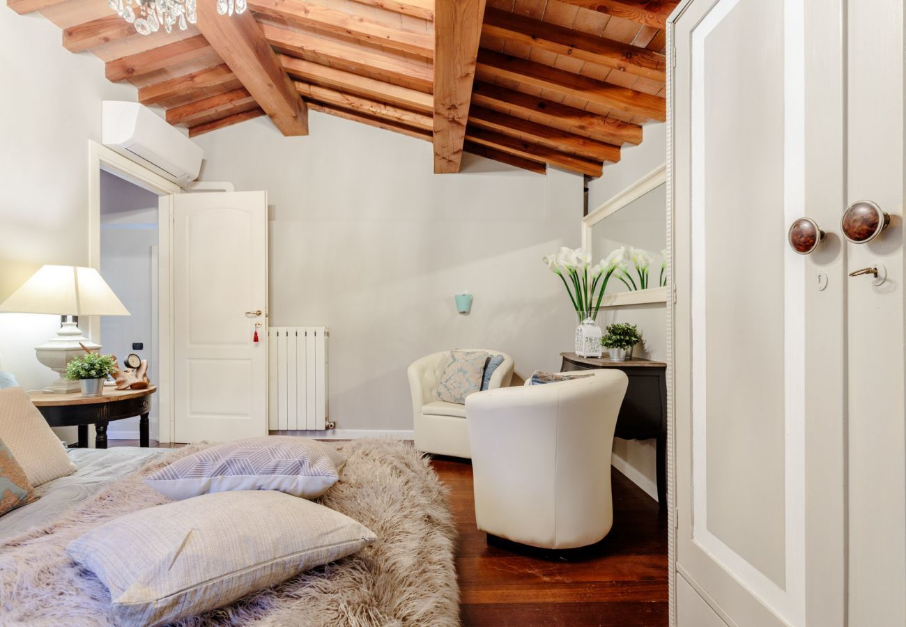 Villa in Capannori - VILLA CATIA Farmhouse. Three Luxury Bedrooms, a Jacuzzi Pool and a Dream-Like Getaway Experience