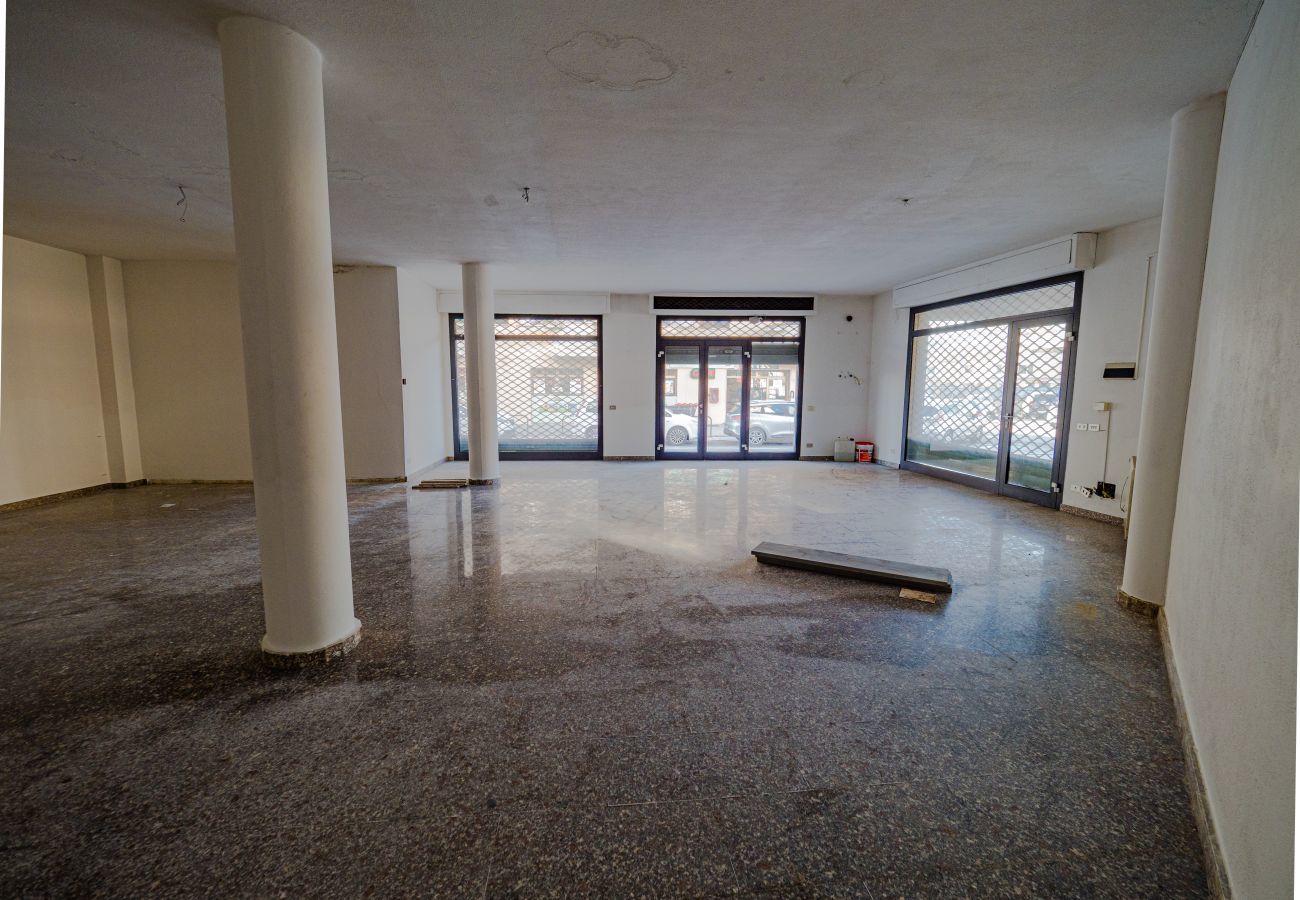 Commercial space in Olbia - Commercial space Olbia, 3 windows, facing main street