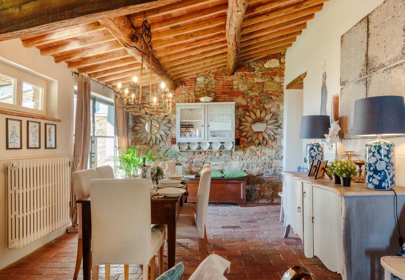 Villa in Capannori - VILLA IL TINAIO Romantic Secluded Farmhouse with Private Pool