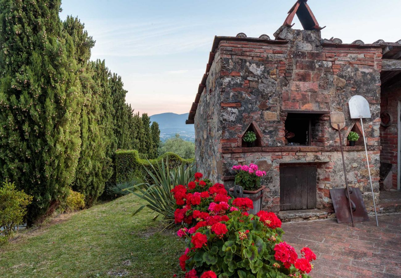 Villa in Capannori - VILLA IL TINAIO Romantic Secluded Farmhouse with Private Pool