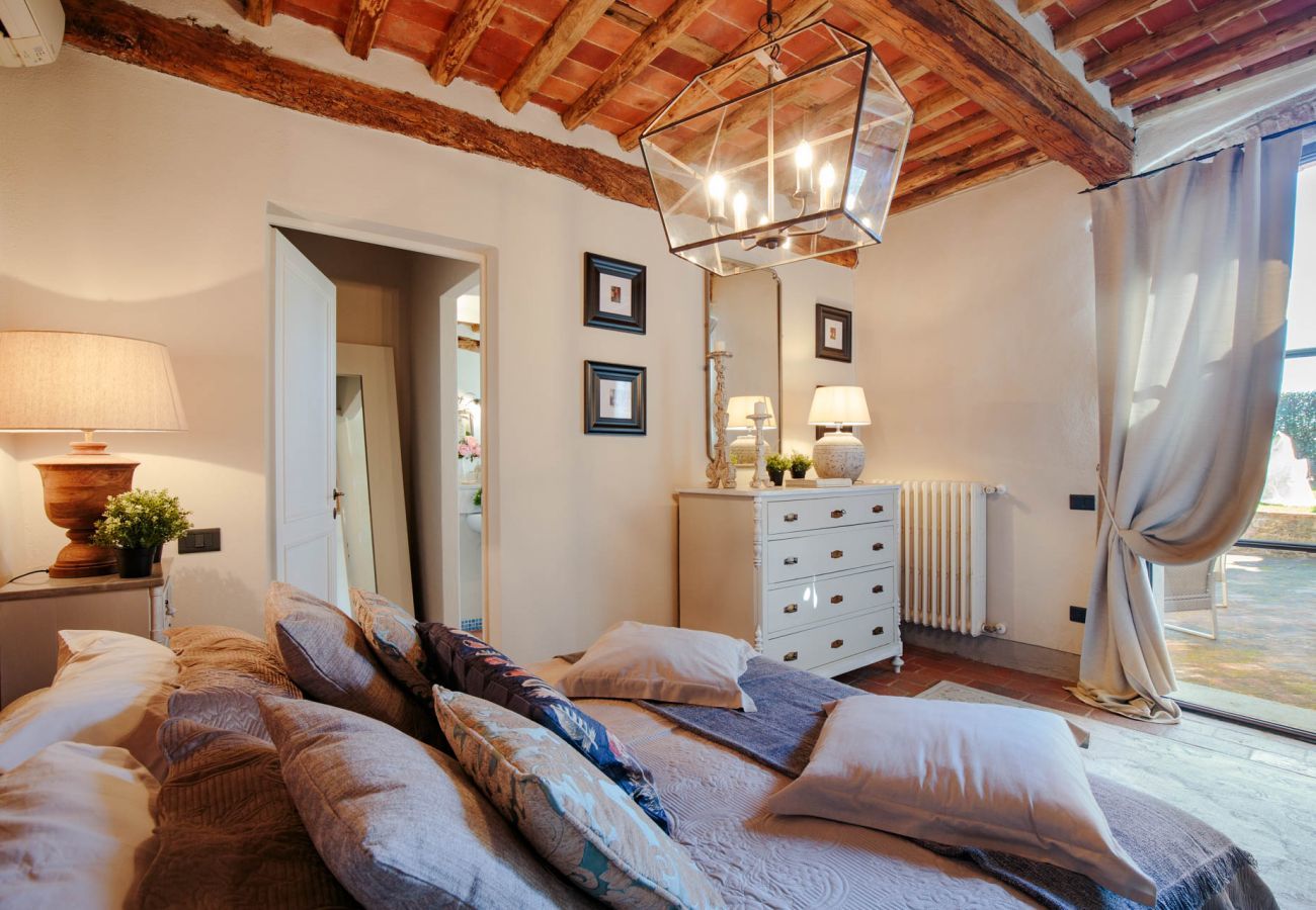 Villa in Capannori - VILLA IL TINAIO Romantic Secluded Farmhouse with Private Pool