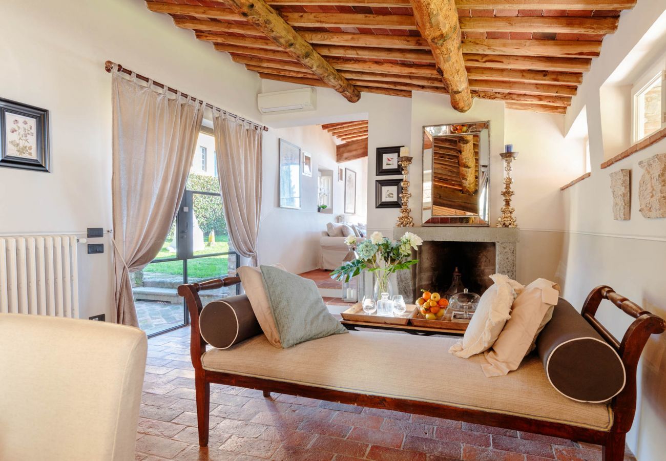 Villa in Capannori - VILLA IL TINAIO Romantic Secluded Farmhouse with Private Pool